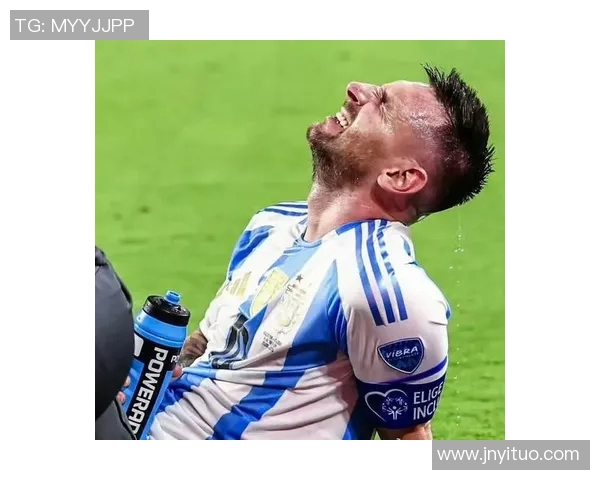 足球巨星泪洒赛场的瞬间：那些令球迷心碎的时刻